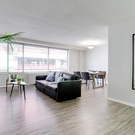 Modern Apartment At Crystal City